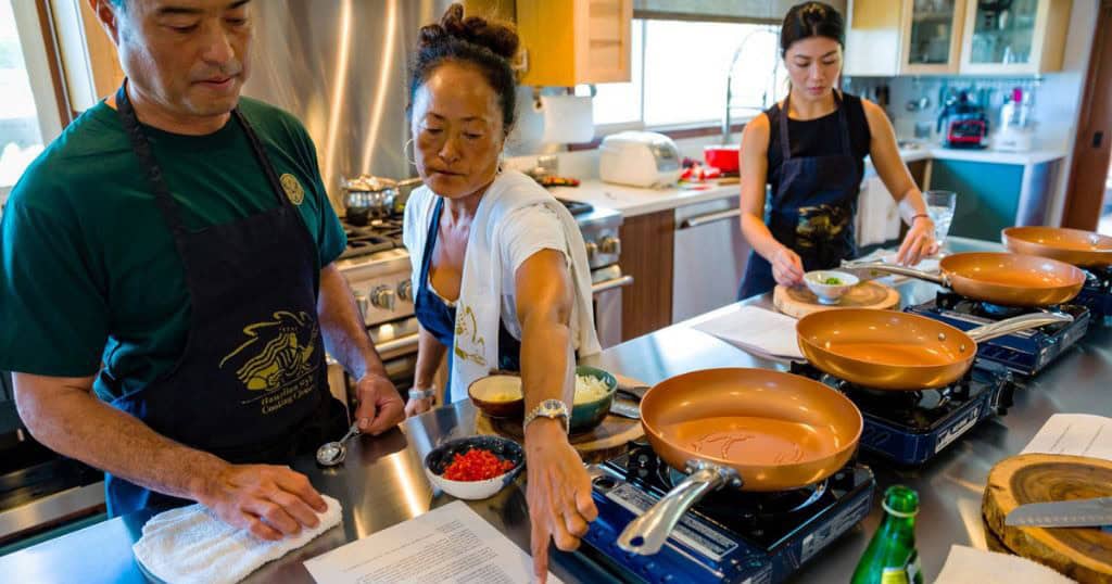 a hand son cooking experience with local chef in Oahu, hawaii.
